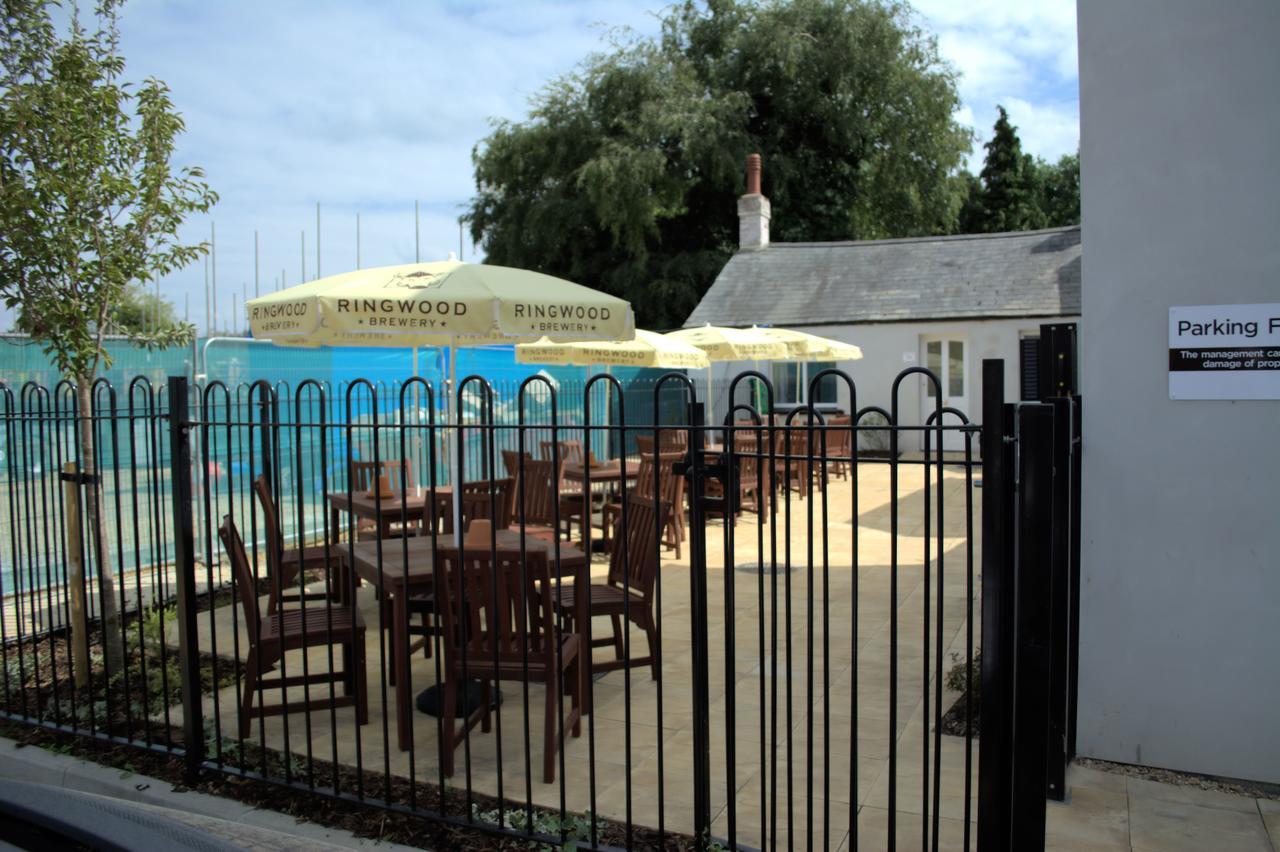 فندق The Swan @Old Stratford ميلتون كينيز المظهر الخارجي الصورة